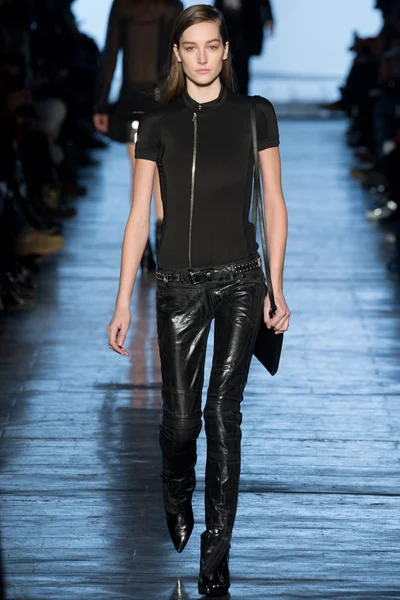 Look 17